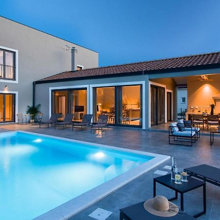 Villa & Jardin - Luxury Villa With Swimming Pool Vrh  Εξωτερικό φωτογραφία