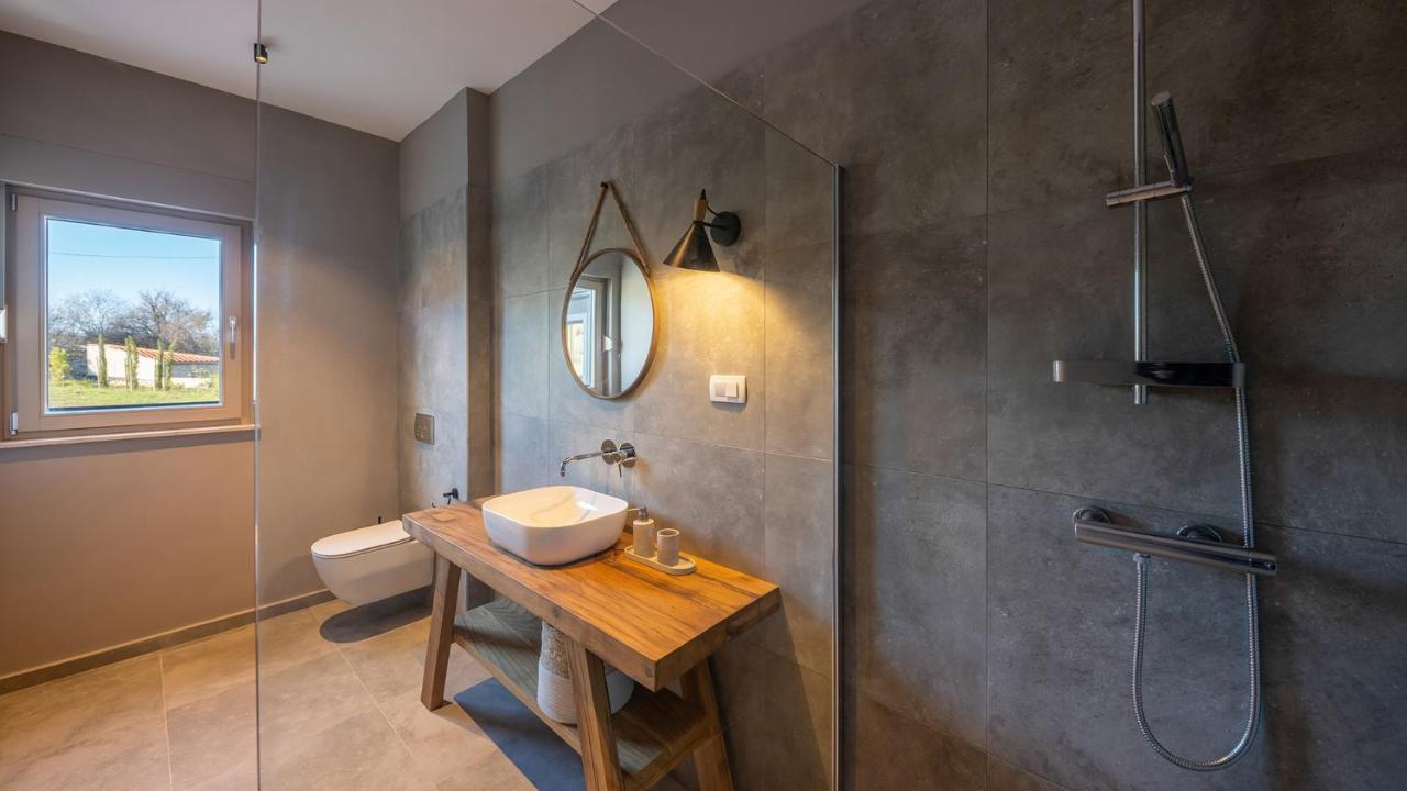 Villa & Jardin - Luxury Villa With Swimming Pool Vrh  Εξωτερικό φωτογραφία