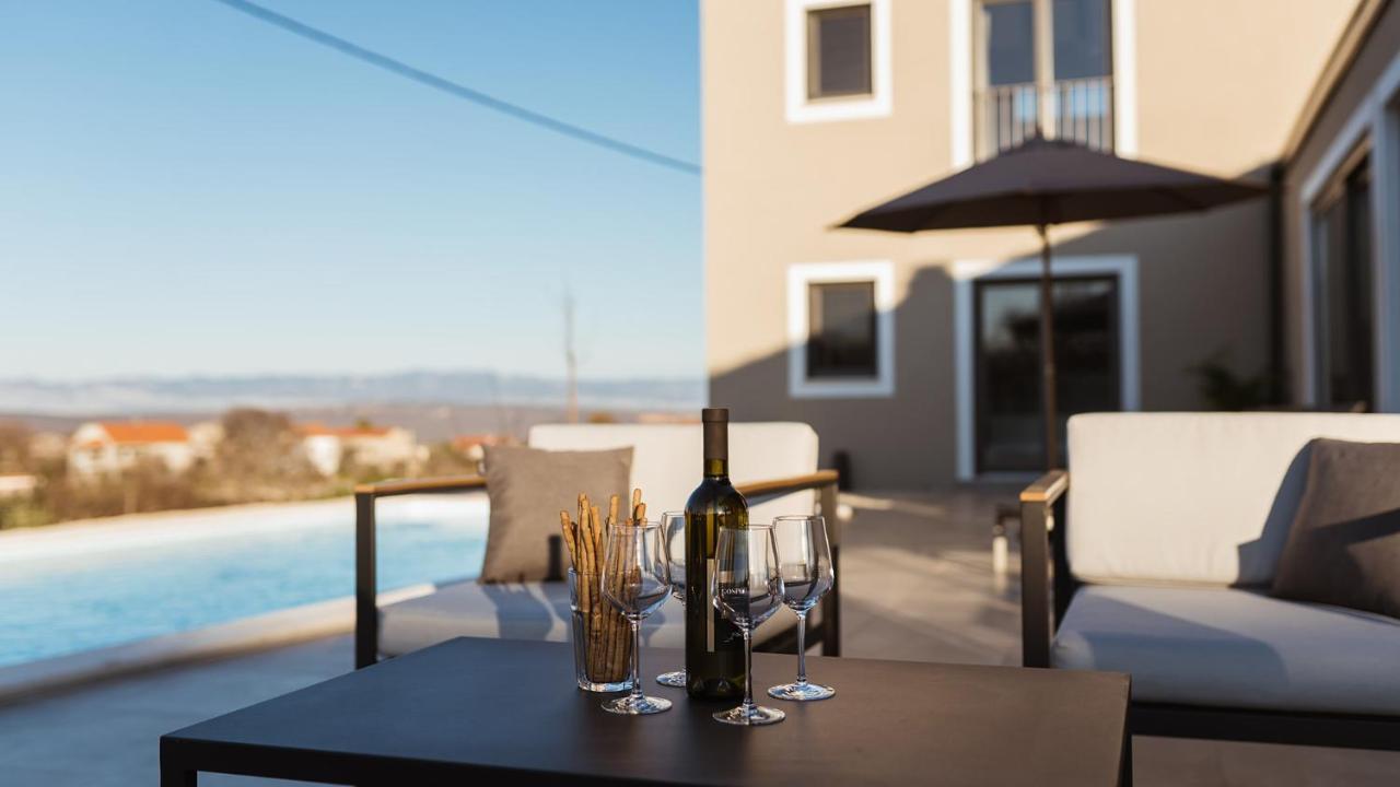 Villa & Jardin - Luxury Villa With Swimming Pool Vrh  Εξωτερικό φωτογραφία